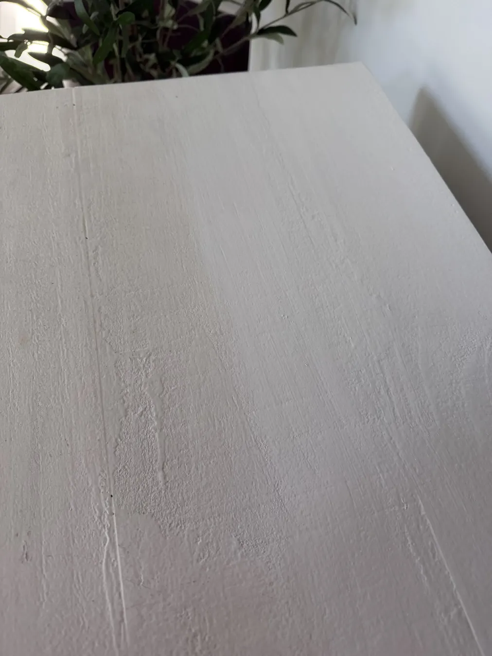 Close look at the renewed white frame